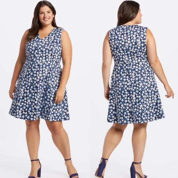 Draper James Dresses & Skirts - Draper James Floral Love Circle Dress Navy Multi Size 22X